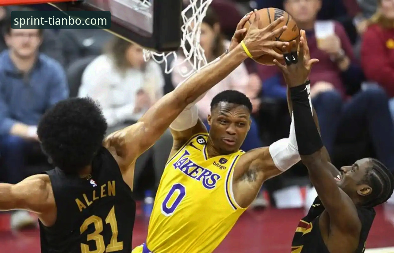 一场东部强强对话的战术博弈：骑士险胜魔术背后的攻防逻辑深度评测